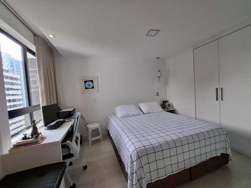 APARTAMENTO SEMINOVO 3 SUÍTES LAVABO PISCINA 2 GARAGENS À VENDA NA PITUBA! Rua Ceará Salvador - 