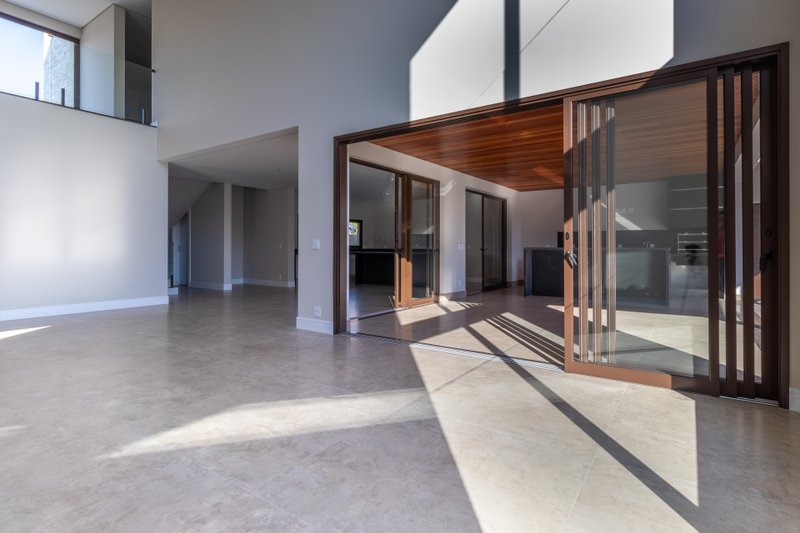 Casa de Alto Padrão à Venda no Condomínio Jatibela – Campinas/SP Rua Romilda Aparecida Cruz Campinas - 