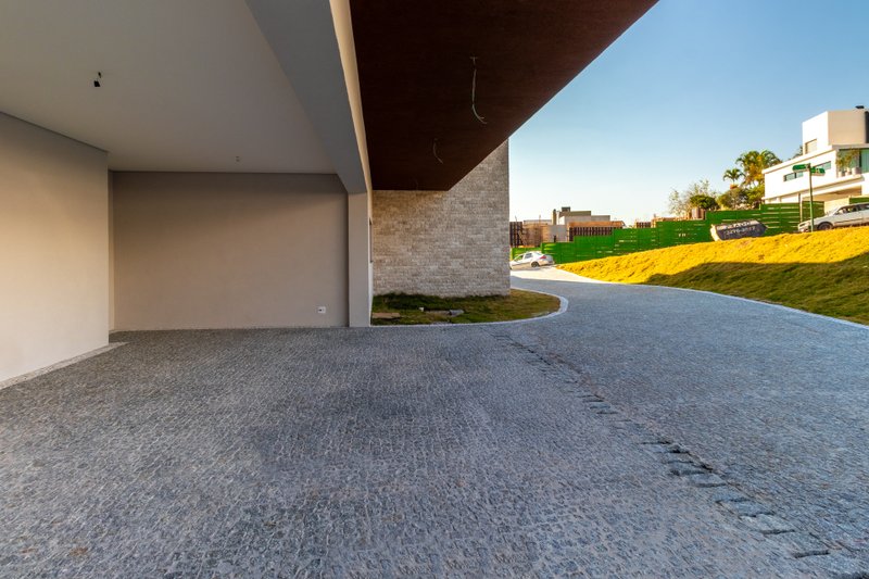 Casa de Alto Padrão à Venda no Condomínio Jatibela – Campinas/SP Rua Romilda Aparecida Cruz Campinas - 