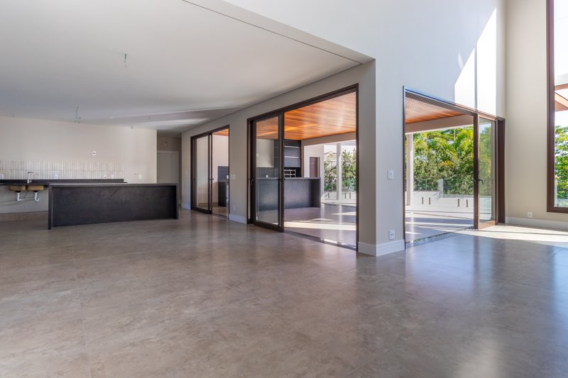 Casa de Alto Padrão à Venda no Condomínio Jatibela – Campinas/SP Rua Romilda Aparecida Cruz Campinas - 