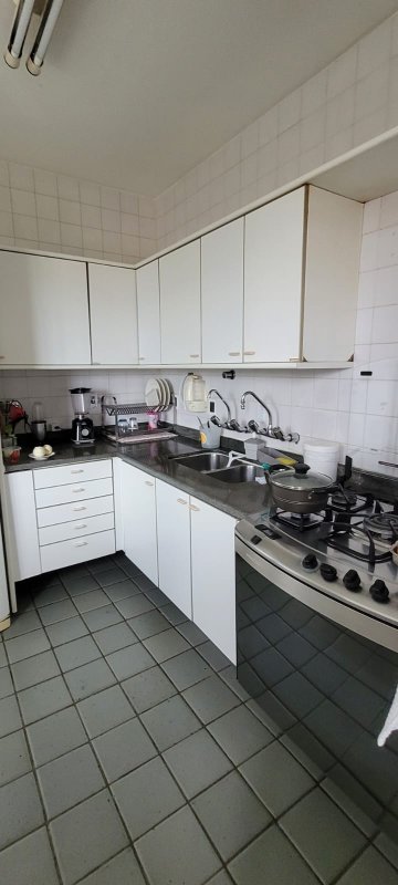 APARTAMENTO NASCENTE 4 SUÍTES VARANDA GABINETE DEPENDÊNCIA PISCINA À VENDA NO ITAIGARA! Rua Wanderley Pinho Salvador - 
