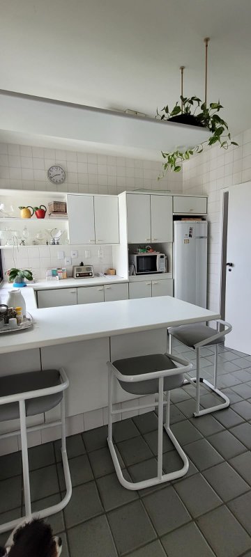 APARTAMENTO NASCENTE 4 SUÍTES VARANDA GABINETE DEPENDÊNCIA PISCINA À VENDA NO ITAIGARA! Rua Wanderley Pinho Salvador - 