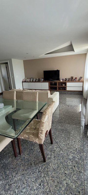 APARTAMENTO NASCENTE 4 SUÍTES VARANDA GABINETE DEPENDÊNCIA PISCINA À VENDA NO ITAIGARA! Rua Wanderley Pinho Salvador - 
