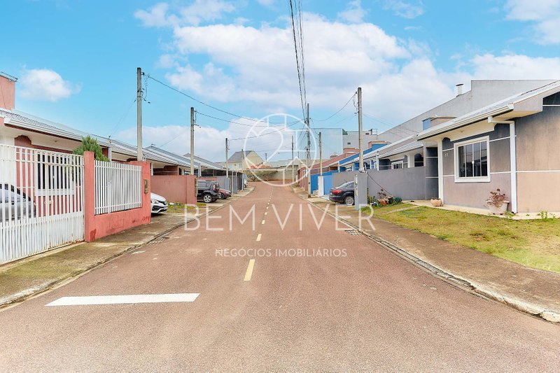Casa Térrea com 3 Quartos, Quintal Amplo e Lavanderia com Teto Retrátil – Nações Avenida Polonia  Fazenda Rio Grande - 