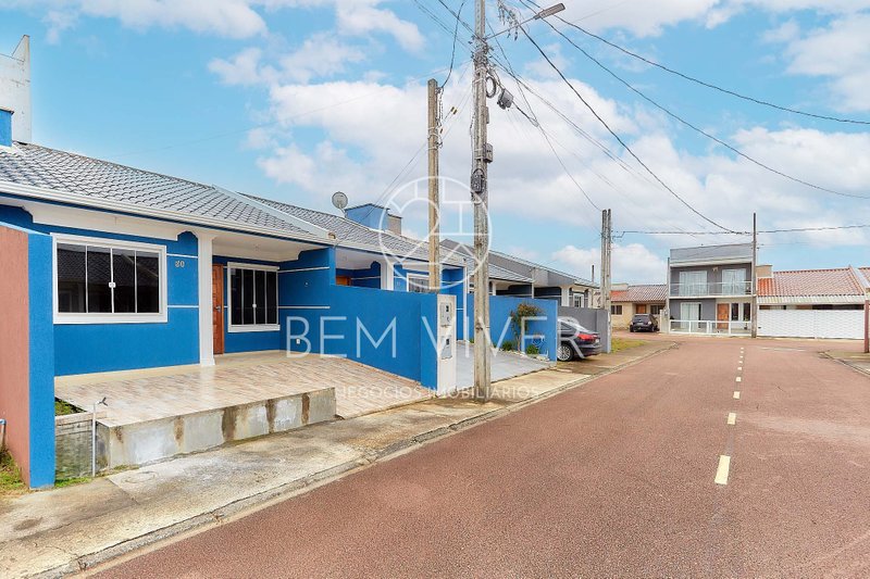 Casa Térrea com 3 Quartos, Quintal Amplo e Lavanderia com Teto Retrátil – Nações Avenida Polonia  Fazenda Rio Grande - 
