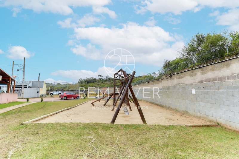 Casa Térrea com 3 Quartos, Quintal Amplo e Lavanderia com Teto Retrátil – Nações Avenida Polonia  Fazenda Rio Grande - 