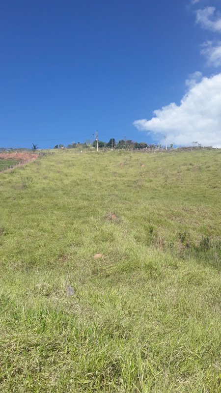 Terreno com boa topografia e uma pequena casa à venda no Morro Azul - Igaratá - 