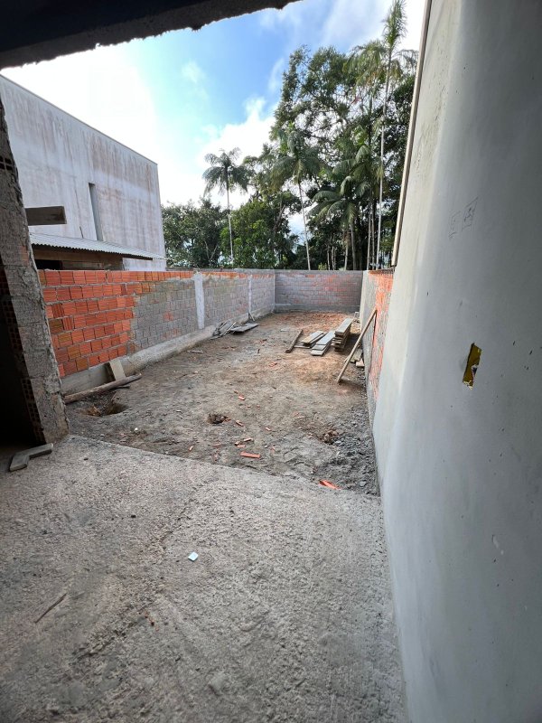 SOBRADO NA RUA PONTA RUSSA - Brusque - 