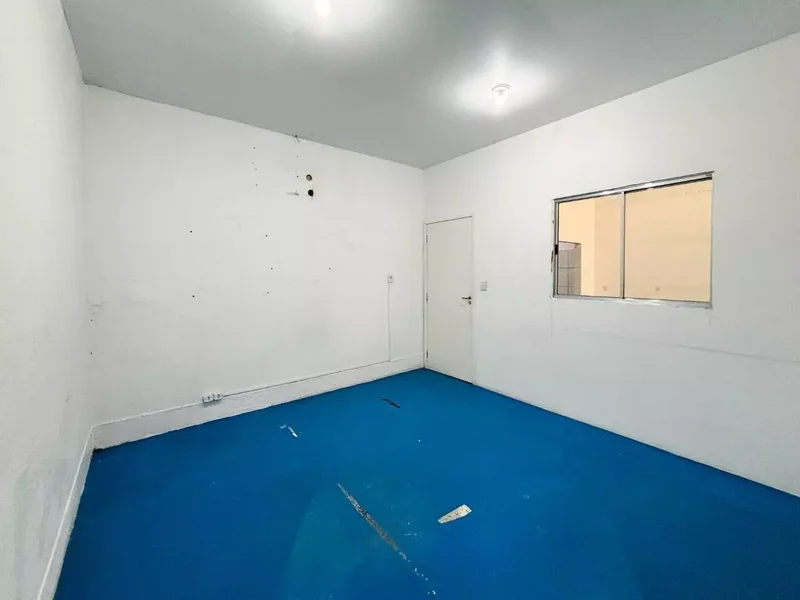 VENDO GALPÃO 450M2 - IDEAL PARA CONSTRUÇÃO DE EDIFÍCIO Rua Cardeal Arcoverde São Paulo - 