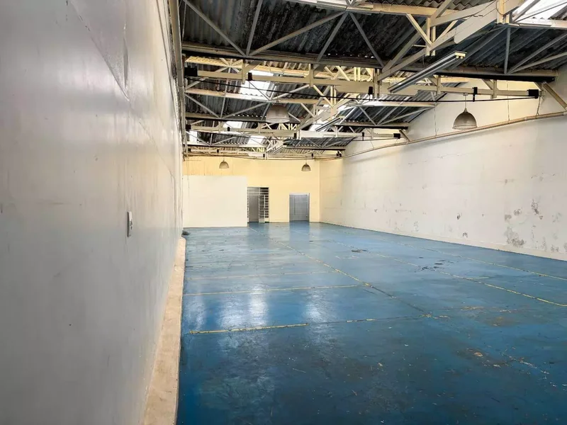 VENDO GALPÃO 450M2 - IDEAL PARA CONSTRUÇÃO DE EDIFÍCIO Rua Cardeal Arcoverde São Paulo - 