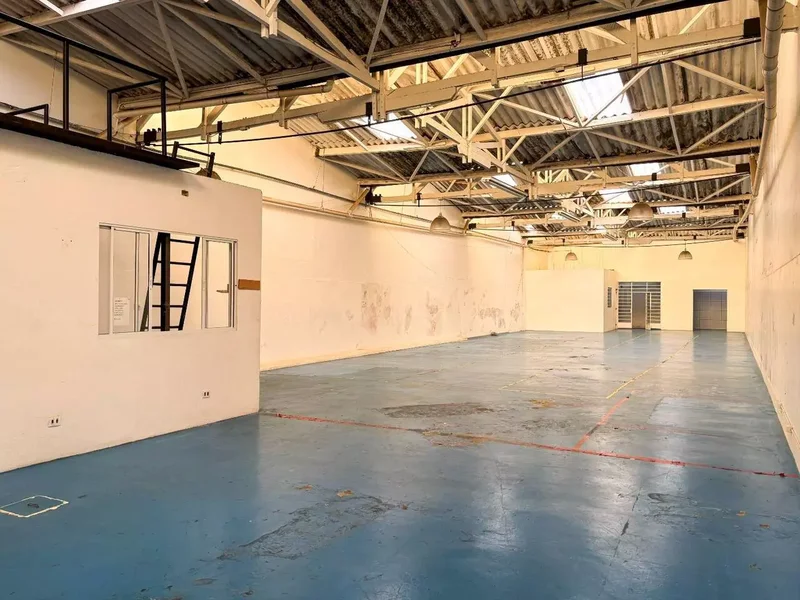 VENDO GALPÃO 450M2 - IDEAL PARA CONSTRUÇÃO DE EDIFÍCIO Rua Cardeal Arcoverde São Paulo - 