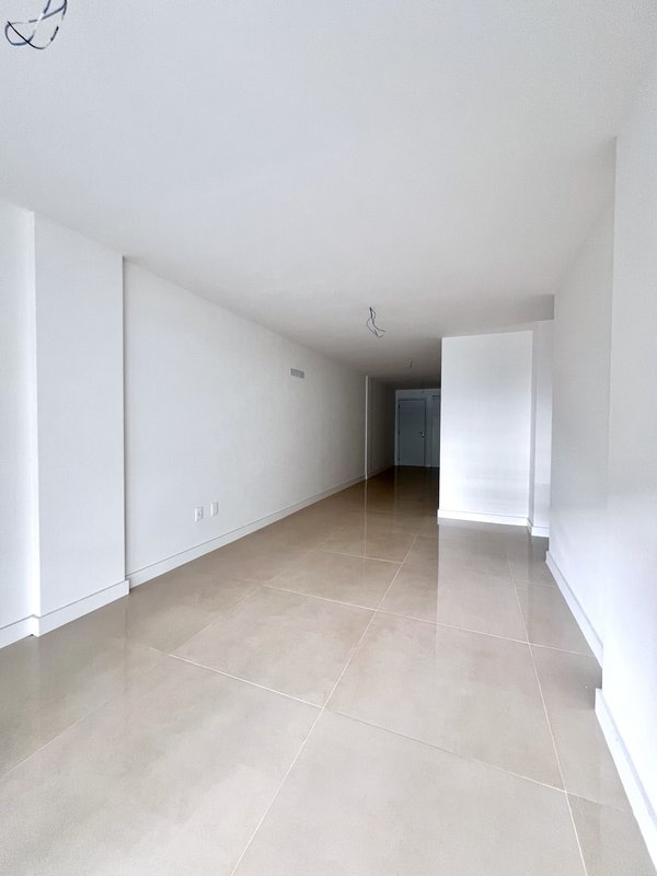 Apartamento novo frontal com 3 suítes no Jardim Oceânico  Rio de Janeiro - 
