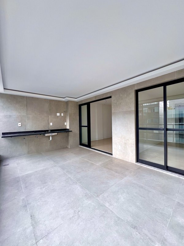 Apartamento novo frontal com 3 suítes no Jardim Oceânico  Rio de Janeiro - 