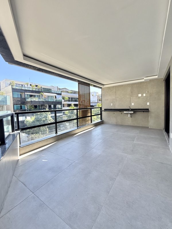 Apartamento novo frontal com 3 suítes no Jardim Oceânico  Rio de Janeiro - 