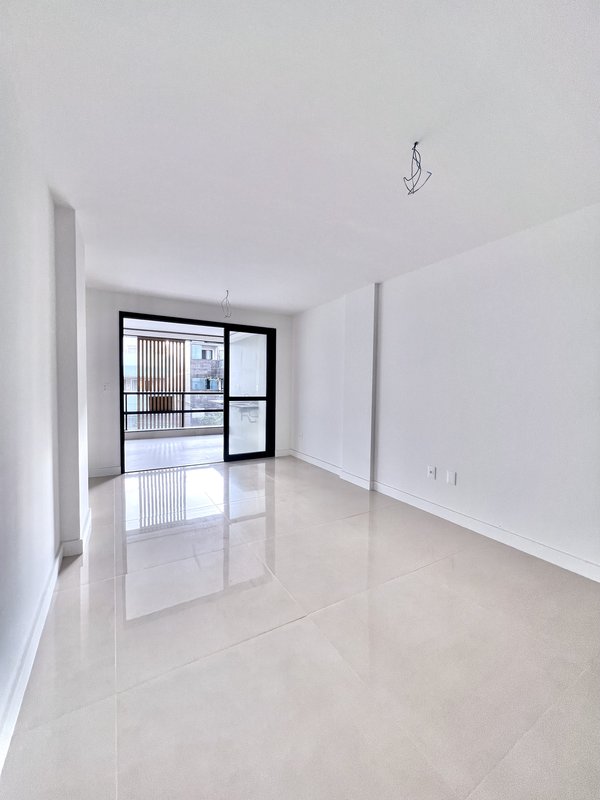 Apartamento novo frontal com 3 suítes no Jardim Oceânico  Rio de Janeiro - 