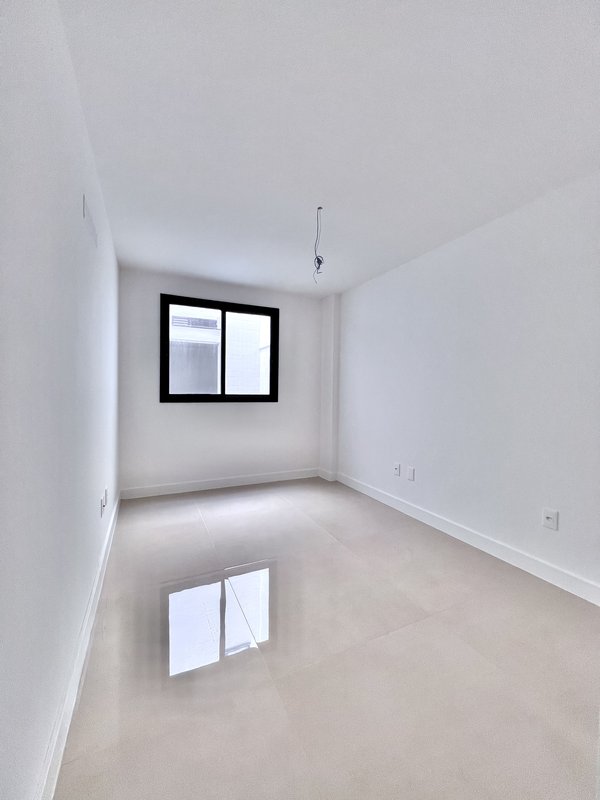 Apartamento novo frontal com 3 suítes no Jardim Oceânico  Rio de Janeiro - 