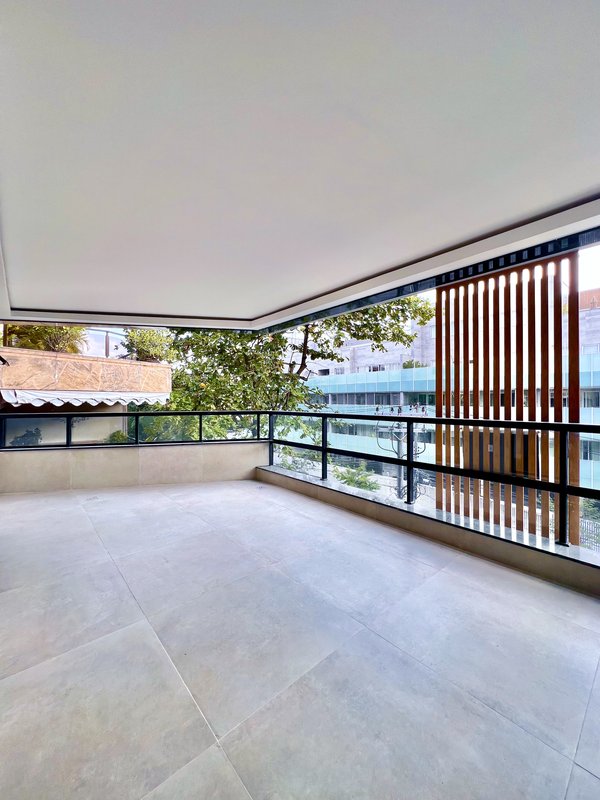 Apartamento novo frontal com 3 suítes no Jardim Oceânico  Rio de Janeiro - 