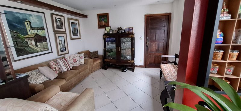 APARTAMENTO COBERTURA 4 QUARTOS 3 SUÍTES VARANDAS 3 GARAGENS À VENDA NO RIO VERMELHO! Rua Rodrigo Argollo Salvador - 