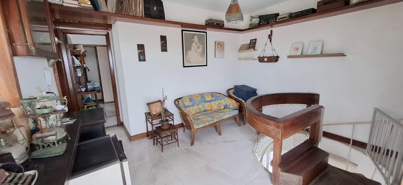 APARTAMENTO COBERTURA 4 QUARTOS 3 SUÍTES VARANDAS 3 GARAGENS À VENDA NO RIO VERMELHO! Rua Rodrigo Argollo Salvador - 
