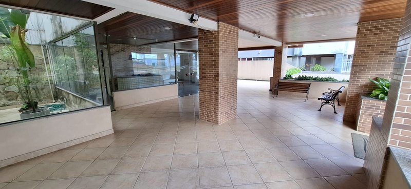 APARTAMENTO COBERTURA 4 QUARTOS 3 SUÍTES VARANDAS 3 GARAGENS À VENDA NO RIO VERMELHO! Rua Rodrigo Argollo Salvador - 