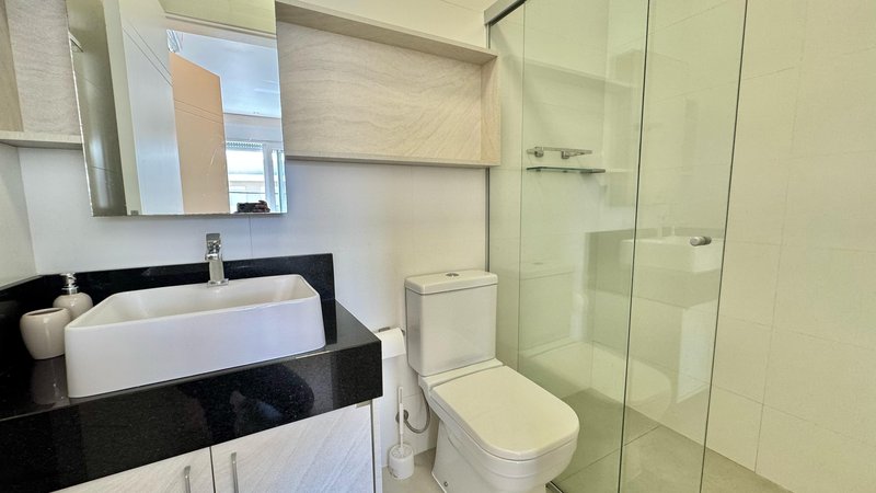 Casa com 4 quartos, sendo 2 suítes, MOBILIADA, em Condomínio Fechado, MURANO, em Capão Rua Roberto Carlos Wagner Capão da Canoa - 