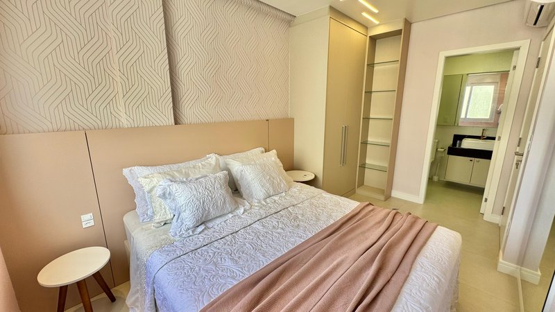Casa com 4 quartos, sendo 2 suítes, MOBILIADA, em Condomínio Fechado, MURANO, em Capão Rua Roberto Carlos Wagner Capão da Canoa - 