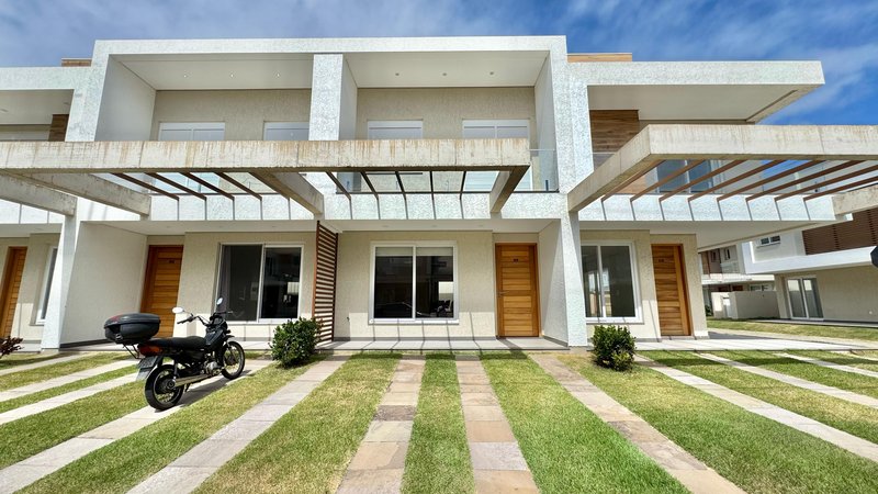 Casa com 4 quartos, sendo 2 suítes, MOBILIADA, em Condomínio Fechado, MURANO, em Capão Rua Roberto Carlos Wagner Capão da Canoa - 