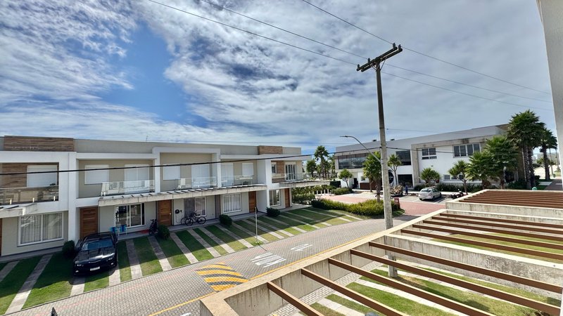 Casa com 4 quartos, sendo 2 suítes, MOBILIADA, em Condomínio Fechado, MURANO, em Capão Rua Roberto Carlos Wagner Capão da Canoa - 