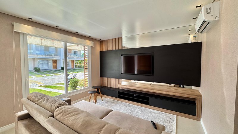 Casa com 4 quartos, sendo 2 suítes, MOBILIADA, em Condomínio Fechado, MURANO, em Capão Rua Roberto Carlos Wagner Capão da Canoa - 