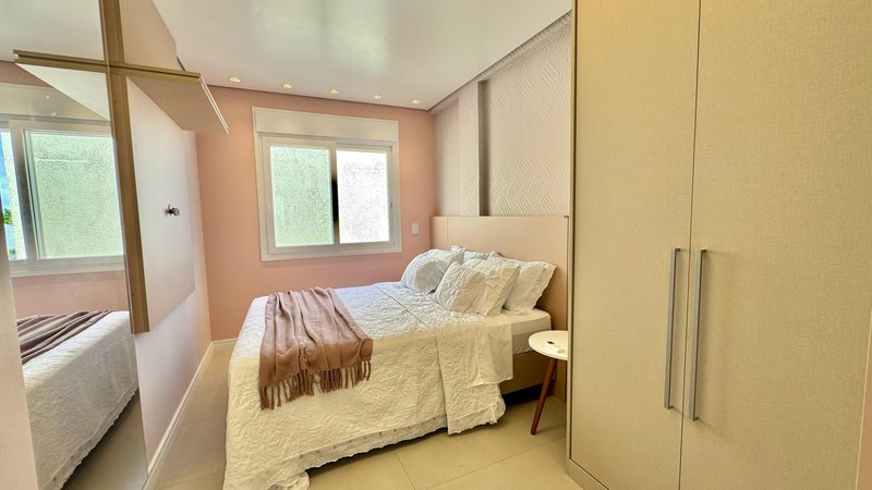 Casa com 4 quartos, sendo 2 suítes, MOBILIADA, em Condomínio Fechado, MURANO, em Capão Rua Roberto Carlos Wagner Capão da Canoa - 
