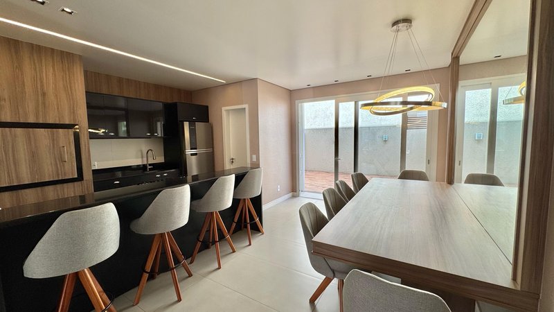 Casa com 4 quartos, sendo 2 suítes, MOBILIADA, em Condomínio Fechado, MURANO, em Capão Rua Roberto Carlos Wagner Capão da Canoa - 
