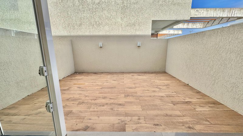 Casa com 4 quartos, sendo 2 suítes, MOBILIADA, em Condomínio Fechado, MURANO, em Capão Rua Roberto Carlos Wagner Capão da Canoa - 
