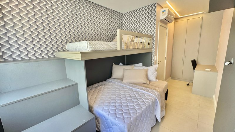 Casa com 4 quartos, sendo 2 suítes, MOBILIADA, em Condomínio Fechado, MURANO, em Capão Rua Roberto Carlos Wagner Capão da Canoa - 