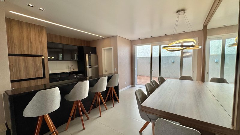 Casa com 4 quartos, sendo 2 suítes, MOBILIADA, em Condomínio Fechado, MURANO, em Capão Rua Roberto Carlos Wagner Capão da Canoa - 
