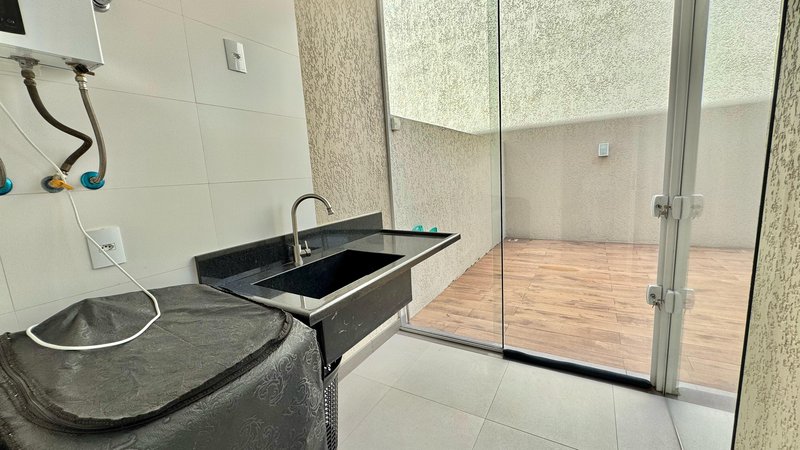 Casa com 4 quartos, sendo 2 suítes, MOBILIADA, em Condomínio Fechado, MURANO, em Capão Rua Roberto Carlos Wagner Capão da Canoa - 