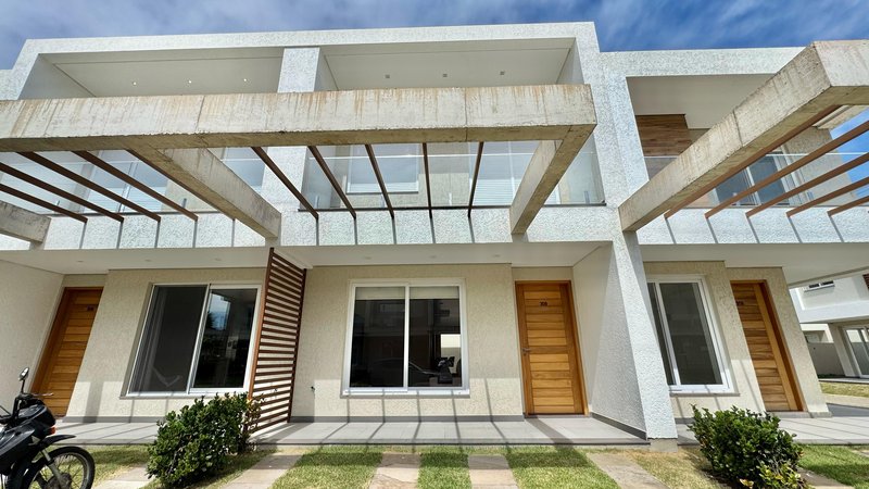 Casa com 4 quartos, sendo 2 suítes, MOBILIADA, em Condomínio Fechado, MURANO, em Capão Rua Roberto Carlos Wagner Capão da Canoa - 