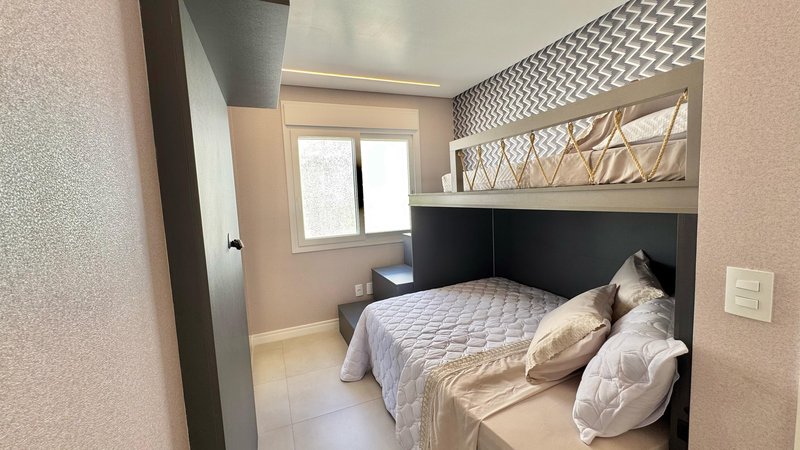 Casa com 4 quartos, sendo 2 suítes, MOBILIADA, em Condomínio Fechado, MURANO, em Capão Rua Roberto Carlos Wagner Capão da Canoa - 