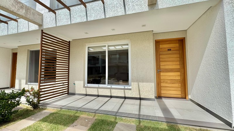 Casa com 4 quartos, sendo 2 suítes, MOBILIADA, em Condomínio Fechado, MURANO, em Capão Rua Roberto Carlos Wagner Capão da Canoa - 