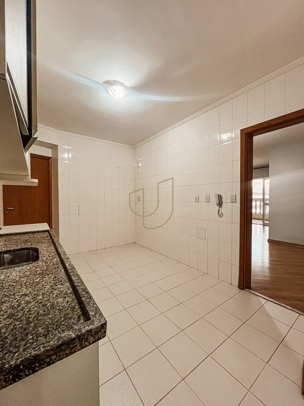 Apartamento com 4 Dormitórios no Edifício Mediterrâneo Rua Professor Roberval Froes São José dos Campos - 