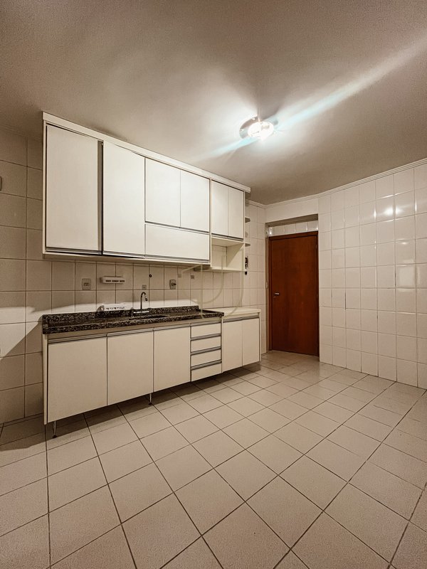 Apartamento com 4 Dormitórios no Edifício Mediterrâneo Rua Professor Roberval Froes São José dos Campos - 