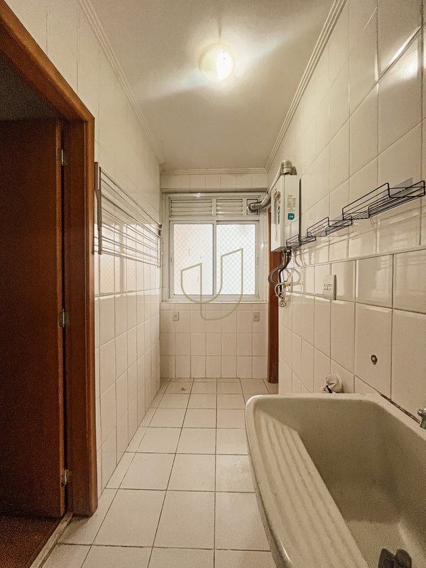 Apartamento com 4 Dormitórios no Edifício Mediterrâneo Rua Professor Roberval Froes São José dos Campos - 