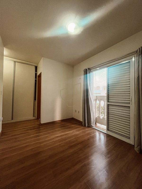 Apartamento com 4 Dormitórios no Edifício Mediterrâneo Rua Professor Roberval Froes São José dos Campos - 