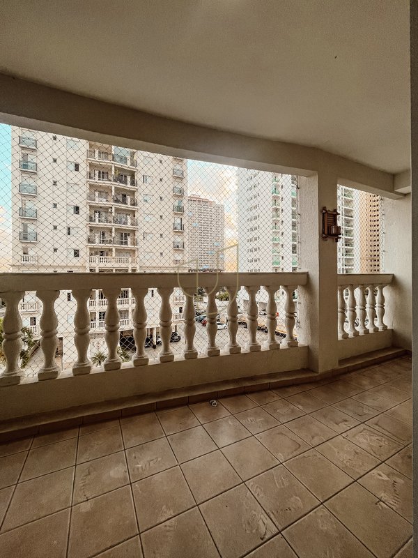 Apartamento com 4 Dormitórios no Edifício Mediterrâneo Rua Professor Roberval Froes São José dos Campos - 