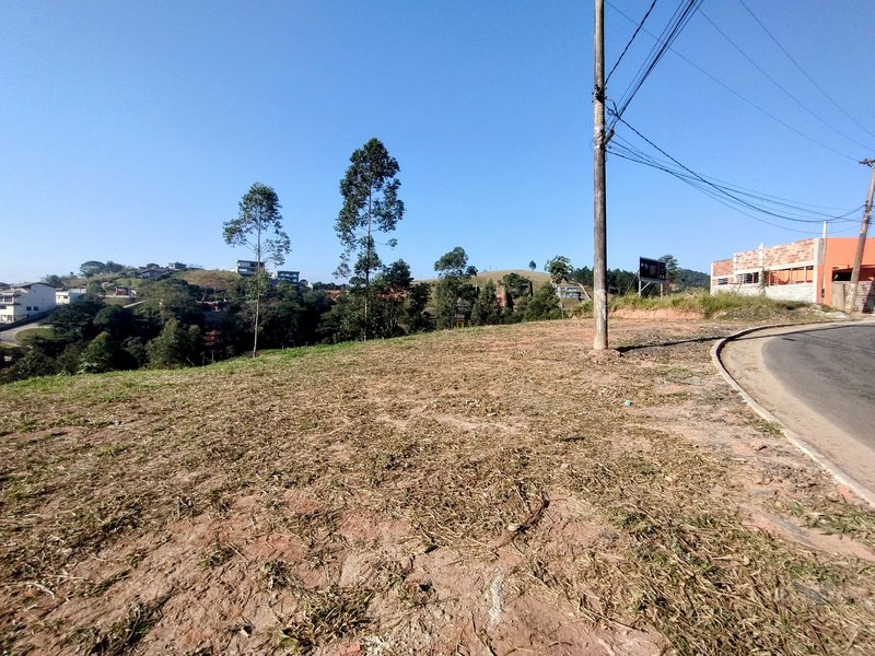 Terreno com boa topografia e com vista para a represa no Paraíso de Igaratá - Igaratá - 