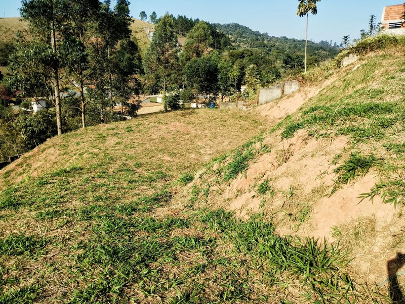 Terreno com boa topografia e com vista para a represa no Paraíso de Igaratá - Igaratá - 