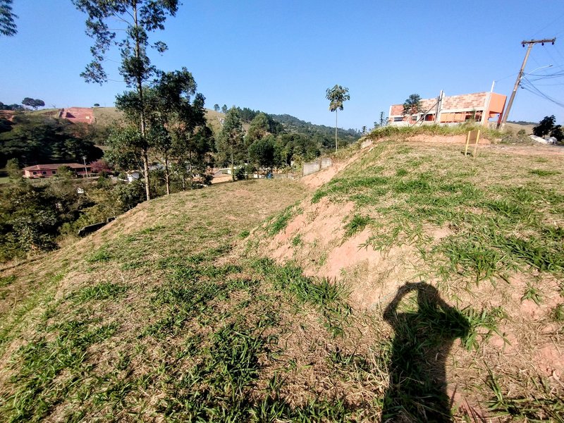 Terreno com boa topografia e com vista para a represa no Paraíso de Igaratá - Igaratá - 