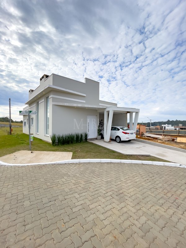 CASA COM 03 QUARTOS À VENDA NO GREEN PARQUE JARDIM EM VIAMÃO/RS Estrada Caminho do Meio Viamão - 