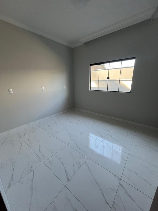 CASA COM 1 SUÍTE MAIS 1 DORMITÓRIO - Brusque - 