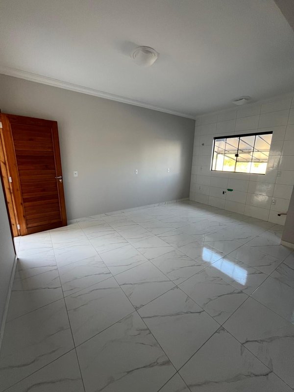 CASA COM 1 SUÍTE MAIS 1 DORMITÓRIO - Brusque - 