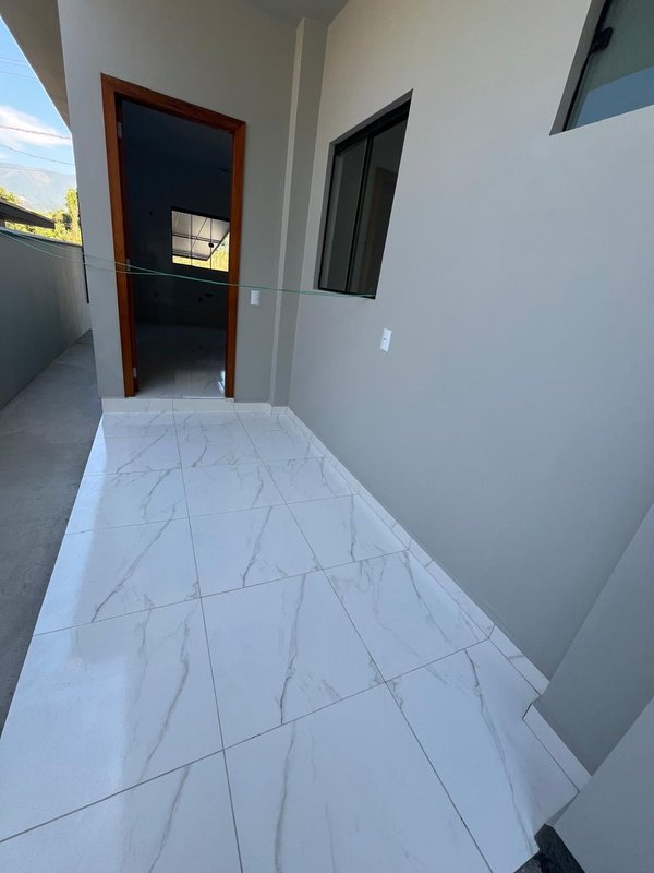 CASA COM 1 SUÍTE MAIS 1 DORMITÓRIO - Brusque - 